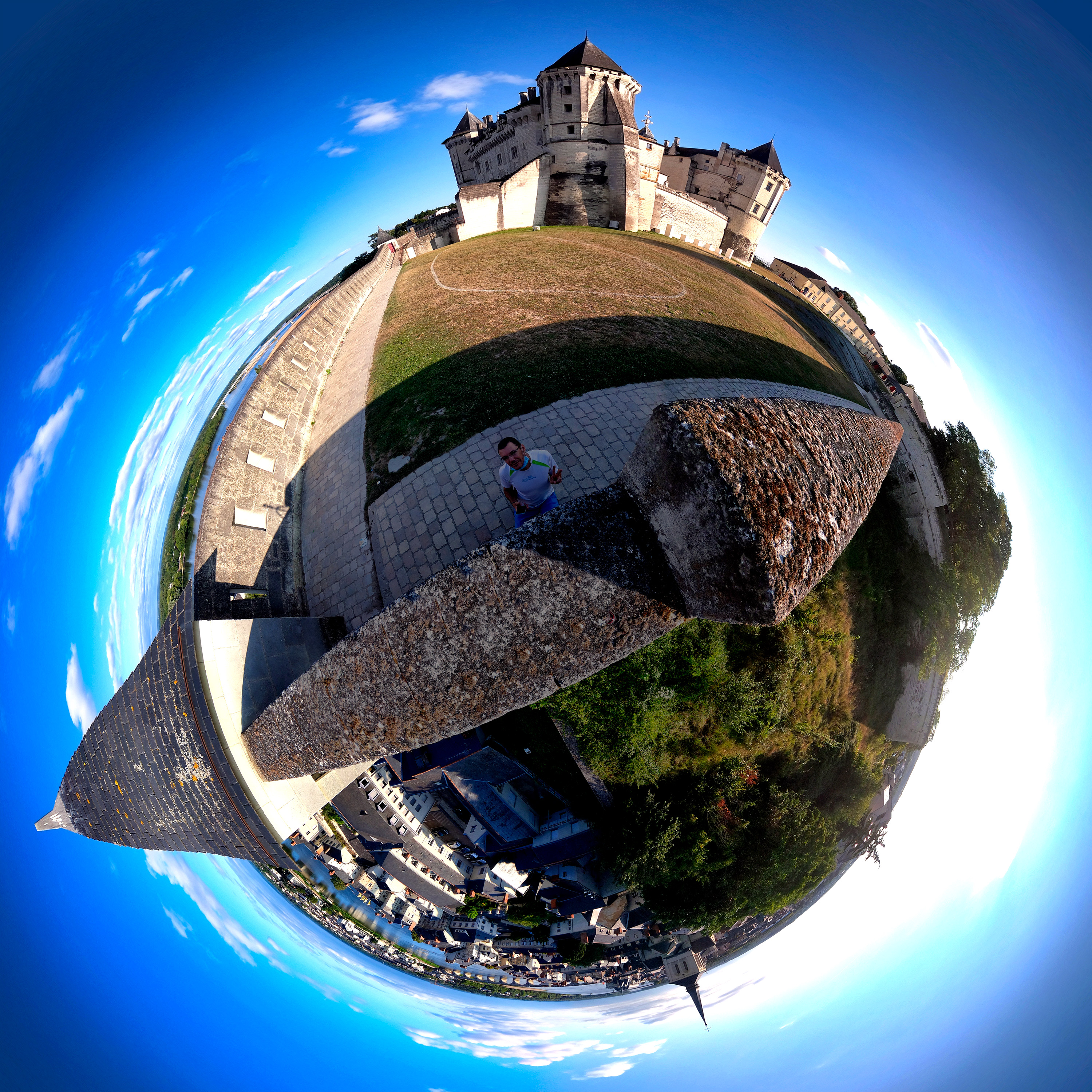 Imagen completa de Planeta Castillo Saumur