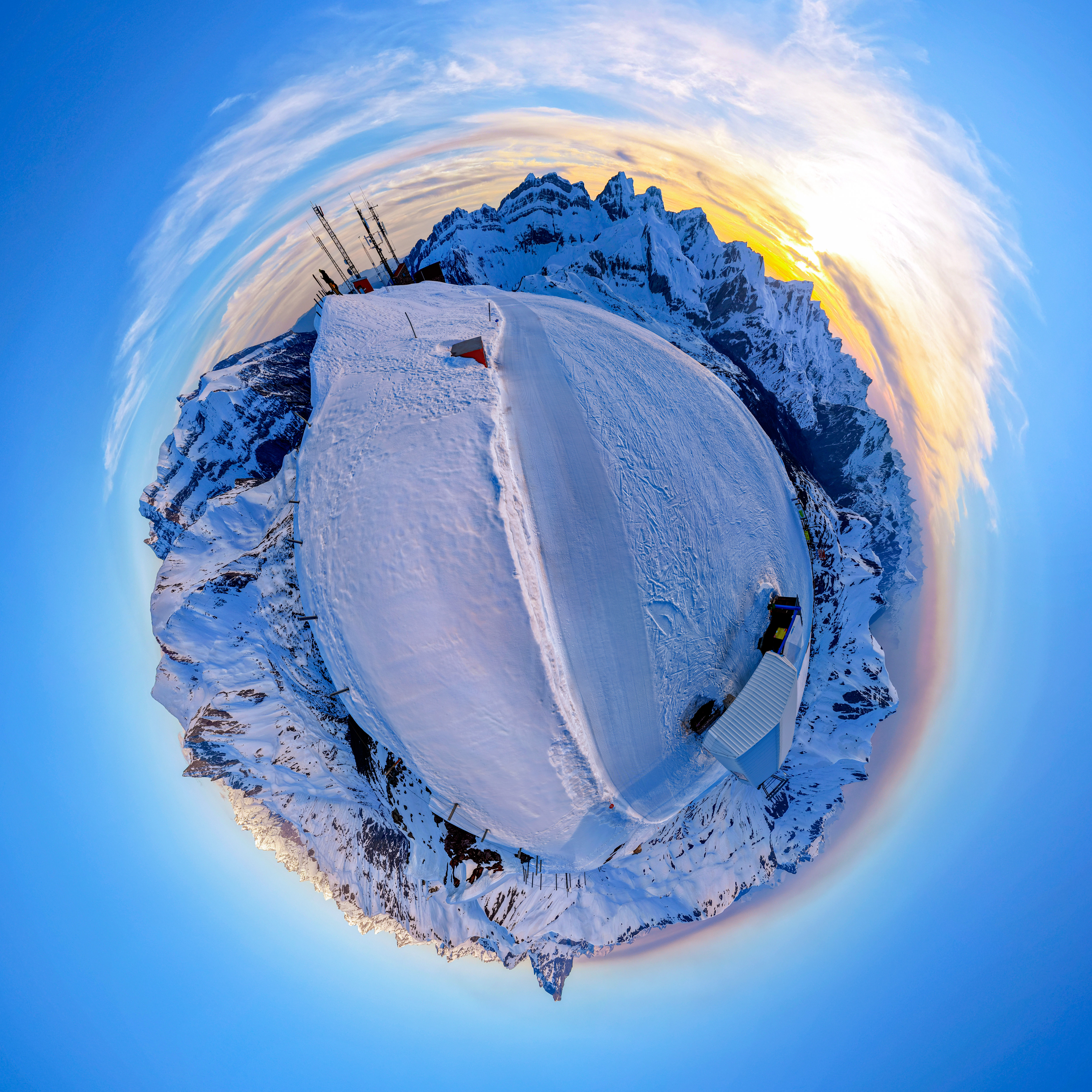 Imagen completa de Planeta La Raca