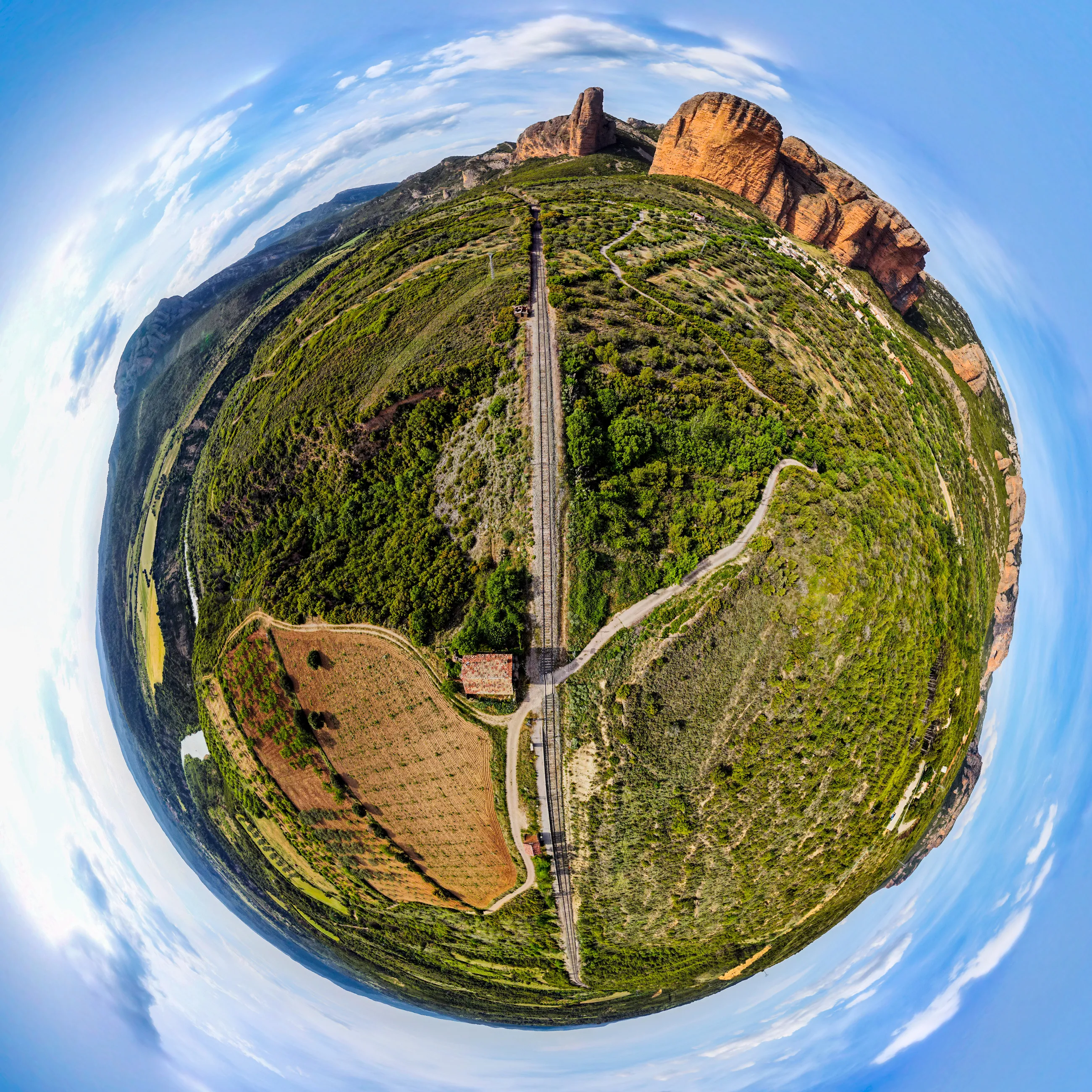 Vista grande de Planeta Riglos