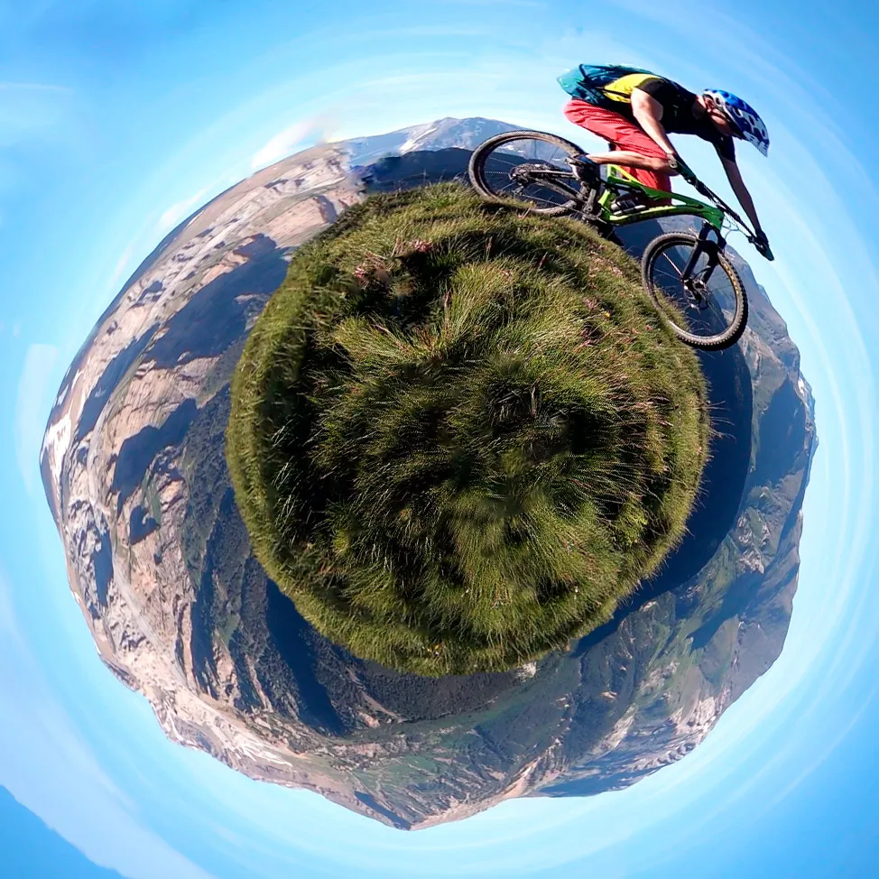 Vista grande de Planeta Tozal de las Comas Bike